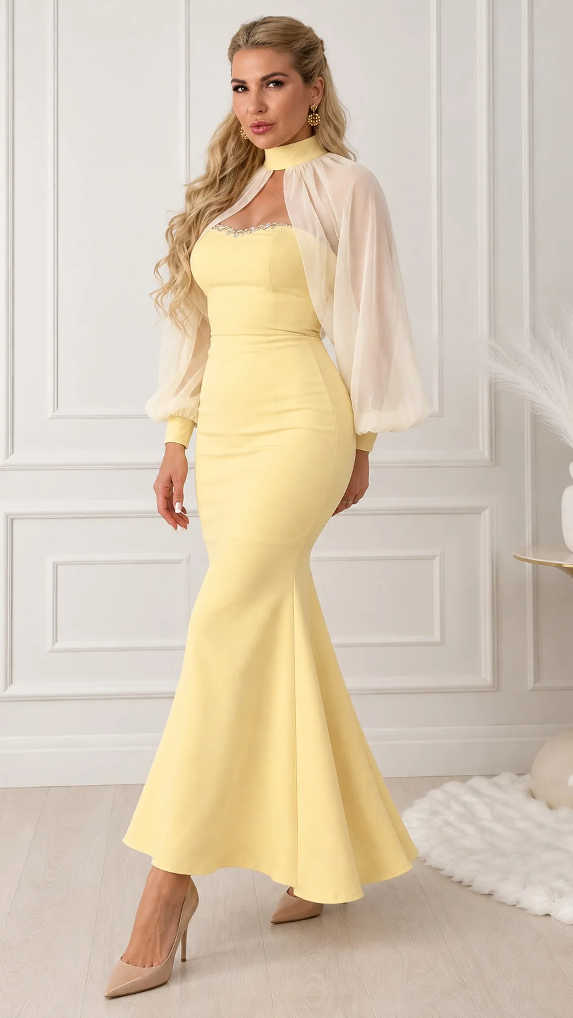 Bodycon kleita ar sirds formas dekoltē
